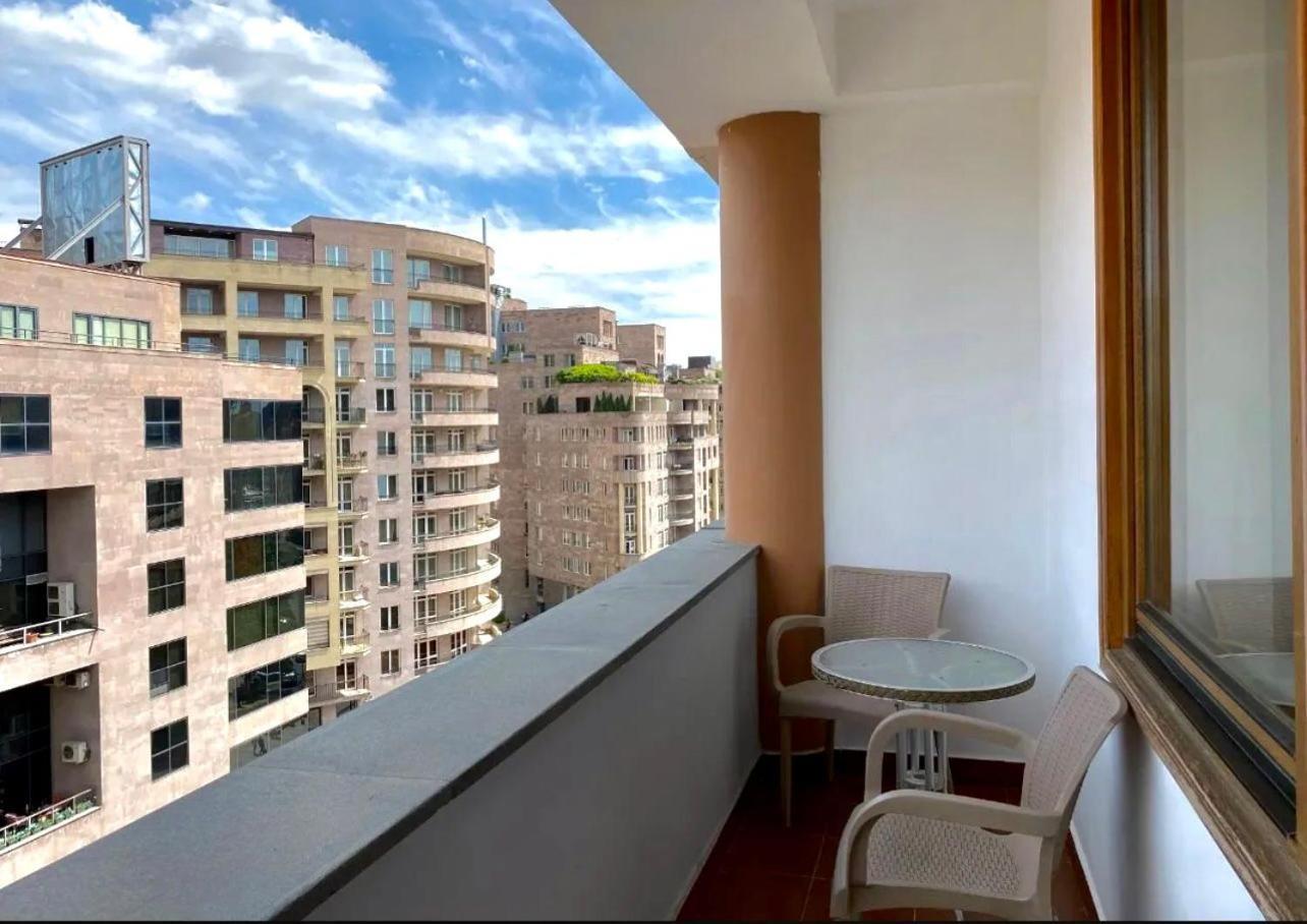 Northern Avenue , Luxury & Spacious Apartment + Open Balcony With A Stunning City View , City Center Yerevan Exterior photo