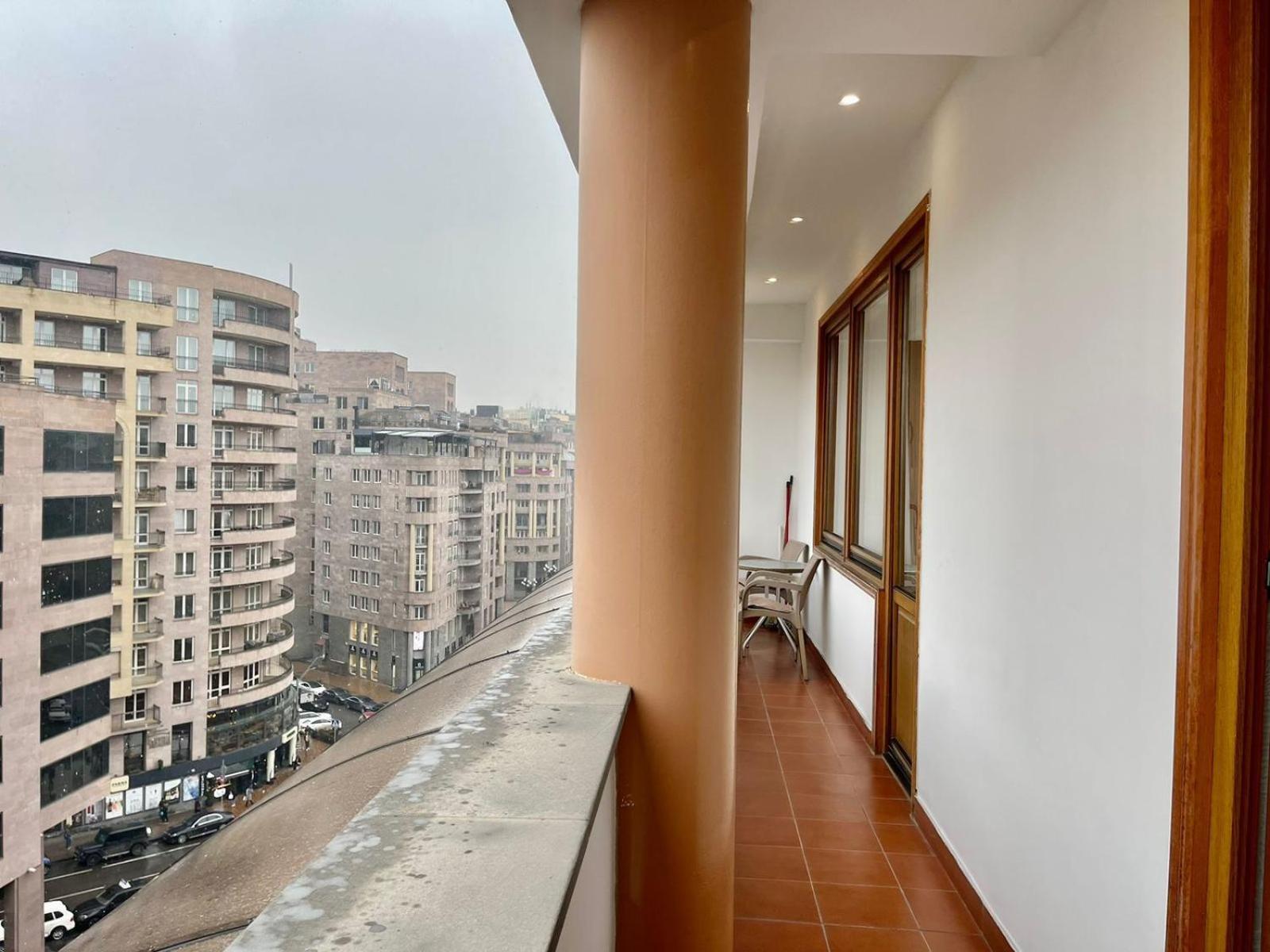 Northern Avenue , Luxury & Spacious Apartment + Open Balcony With A Stunning City View , City Center Yerevan Exterior photo